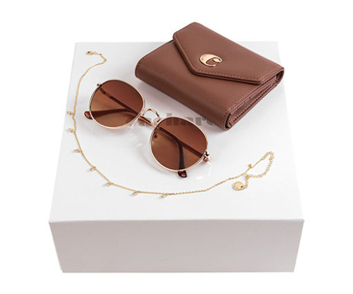 Parure Cacharel (portefeuille dame, collier & lunettes solaires)